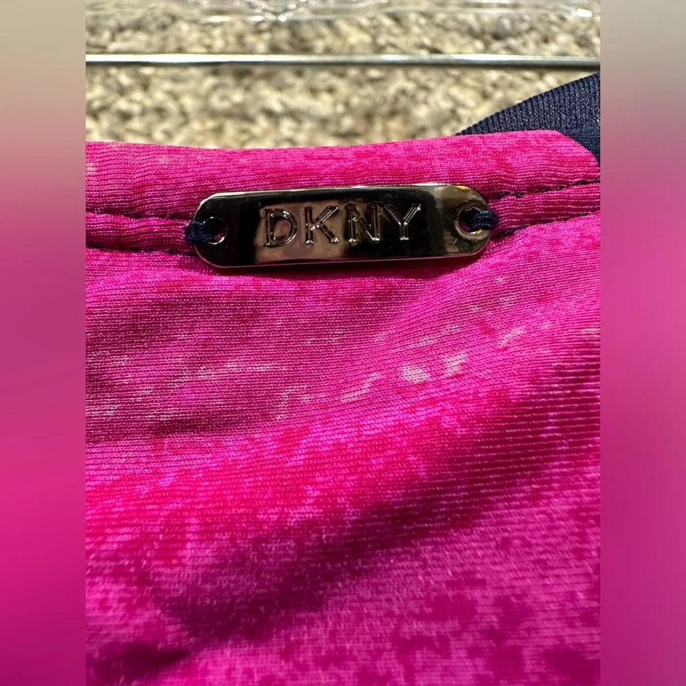 NWT DKNY Standard Strapless Tank Bikini Top Size Medium - Picture 5 of 7